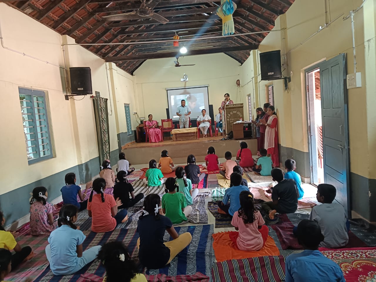 ಎಣ್ಮೂರು ಶಾಲೆಯಲ್ಲಿ ಯೋಗ ದಿನಾಚರಣೆ