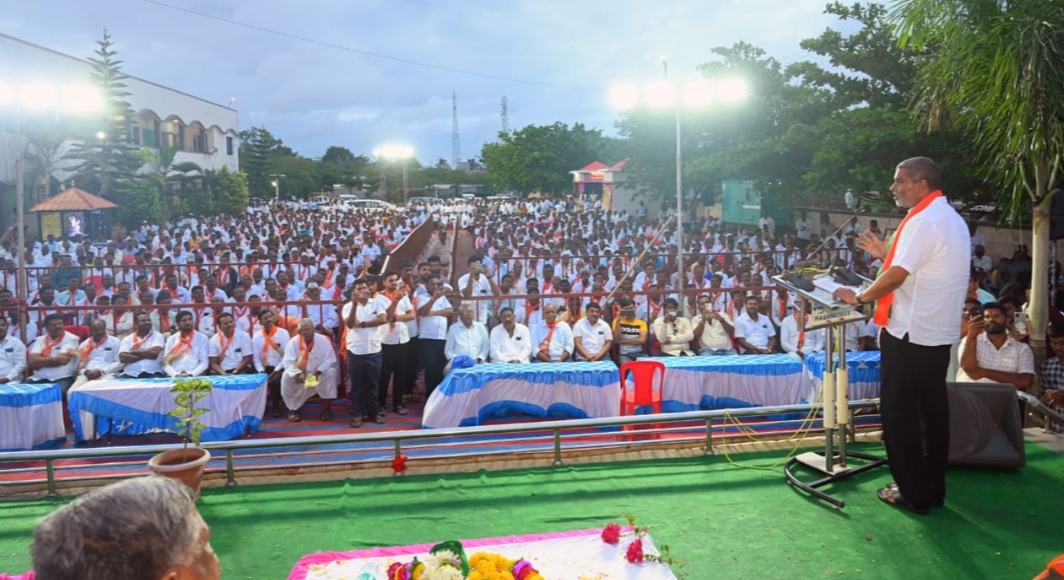 ಅರಭಾವಿಮಠದಿಂದ ಲೋಕಾಪೂರ ರಾಷ್ಟ್ರೀಯ ಹೆದ್ದಾರಿ ನಿರ್ಮಾಣ ಹಾಗೂ ಅರಭಾವಿ ಕ್ಷೇತ್ರದಲ್ಲಿ ಕೇಂದ್ರೀಯ ವಿದ್ಯಾಲಯ ಸ್ಥಾಪನೆಗೆ ಸಂಸದರಲ್ಲಿ ಮನವಿ ಮಾಡಿಕೊಂಡ ಶಾಸಕ ಬಾಲಚಂದ್ರ ಜಾರಕಿಹೊಳಿ