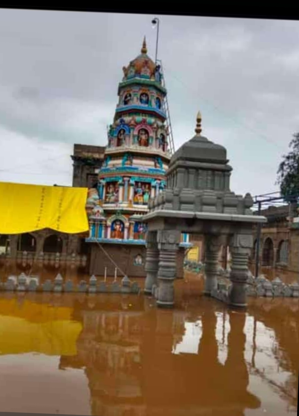 ಪ್ರಸಿದ್ಧ ವೀರಭದ್ರ ದೇವಸ್ಥಾನ ಈಗ ಜಲಾವೃತ