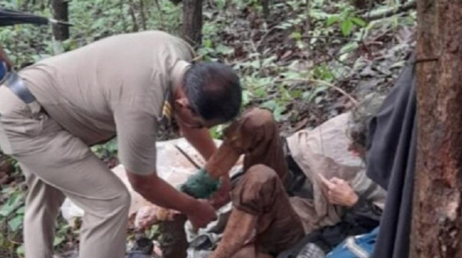 ಸರಪಳಿಯಲ್ಲಿ ಮರಕ್ಕೆ ಕಟ್ಟಿಹಾಕಿದ ಸ್ಥಿತಿಯಲ್ಲಿ ಸಿಂಧುದುರ್ಗ ಕಾಡಿನಲ್ಲಿ ಮಹಿಳೆ ಪತ್ತೆ