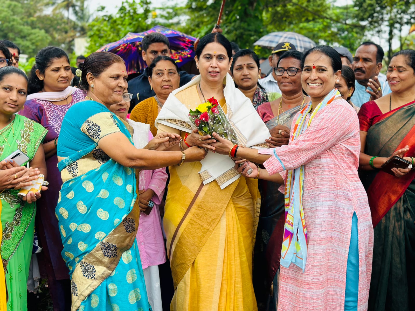 ರಸ್ತೆ ನಿರ್ಮಾಣ ಕಾಮಗಾರಿಗೆ ಭೂಮಿ ಪೂಜೆ ನೆರವೇರಿಸಿದ ಸಚಿವೆ ಲಕ್ಷ್ಮೀ ಹೆಬ್ಬಾಳಕರ್