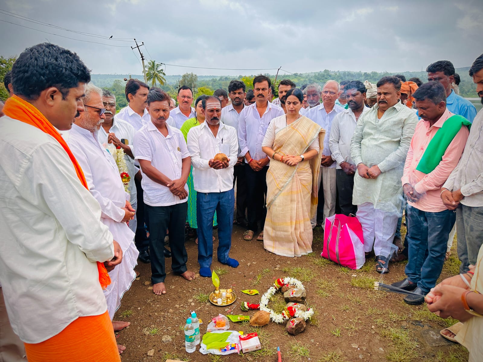 ಕೆರೆ ಅಭಿವೃದ್ಧಿ ಕಾಮಗಾರಿಗೆ ಸಚಿವೆ ಲಕ್ಷ್ಮೀ ಹೆಬ್ಬಾಳಕರ್ ಭೂಮಿ ಪೂಜೆ