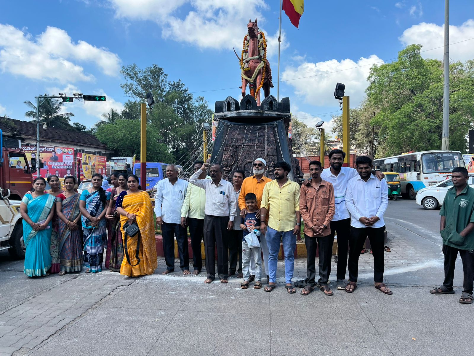 ಬೆಳಗಾವಿಯಲ್ಲಿ ಕಿತ್ತೂರು ರಾಣಿ ಚೆನ್ನಮ್ಮಾಜಿಯ ವಿಜಯೋತ್ಸವ ಆಚರಣೆ: ಚೆನ್ನಮ್ಮಾಜಿ,ಸಂಗೊಳ್ಳಿ ರಾಯಣ್ಣ ಪ್ರತಿಮೆಗಳಿಗೆ ಪೂಜೆ, ಗೌರವ ಅರ್ಪಣೆ