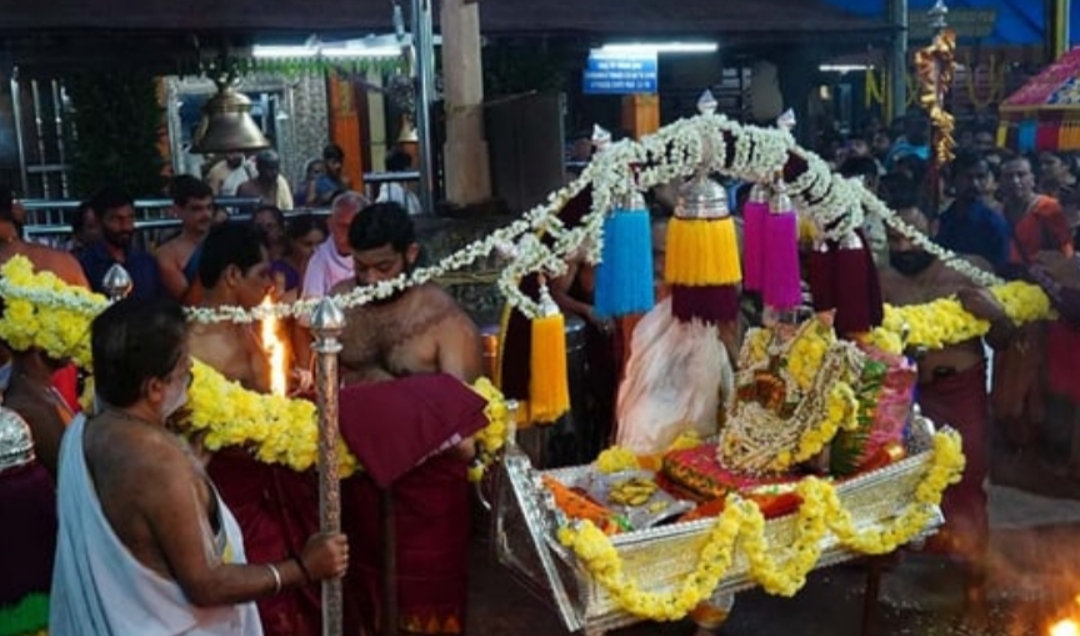 ಕುಕ್ಕೆ: ನೂತನ ಬೆಳ್ಳಿಪಲ್ಲಕಿ ಸಮರ್ಪಣೆ