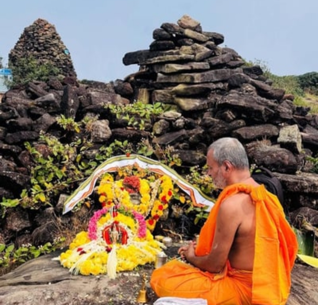 ಕುಮಾರ ಪಾದಕ್ಕೆ ಪೂಜೆ