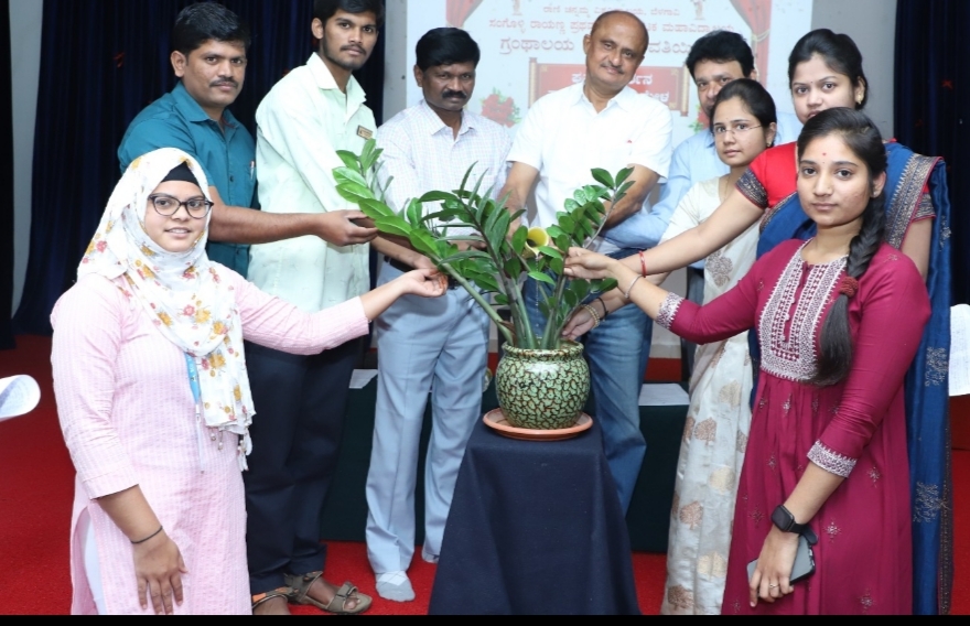 ಪುಸ್ತಕವು ಜ್ಞಾನದ ದೀವಿಗೆಯಾಗಿದೆ: ರಾಮಯ್ಯ