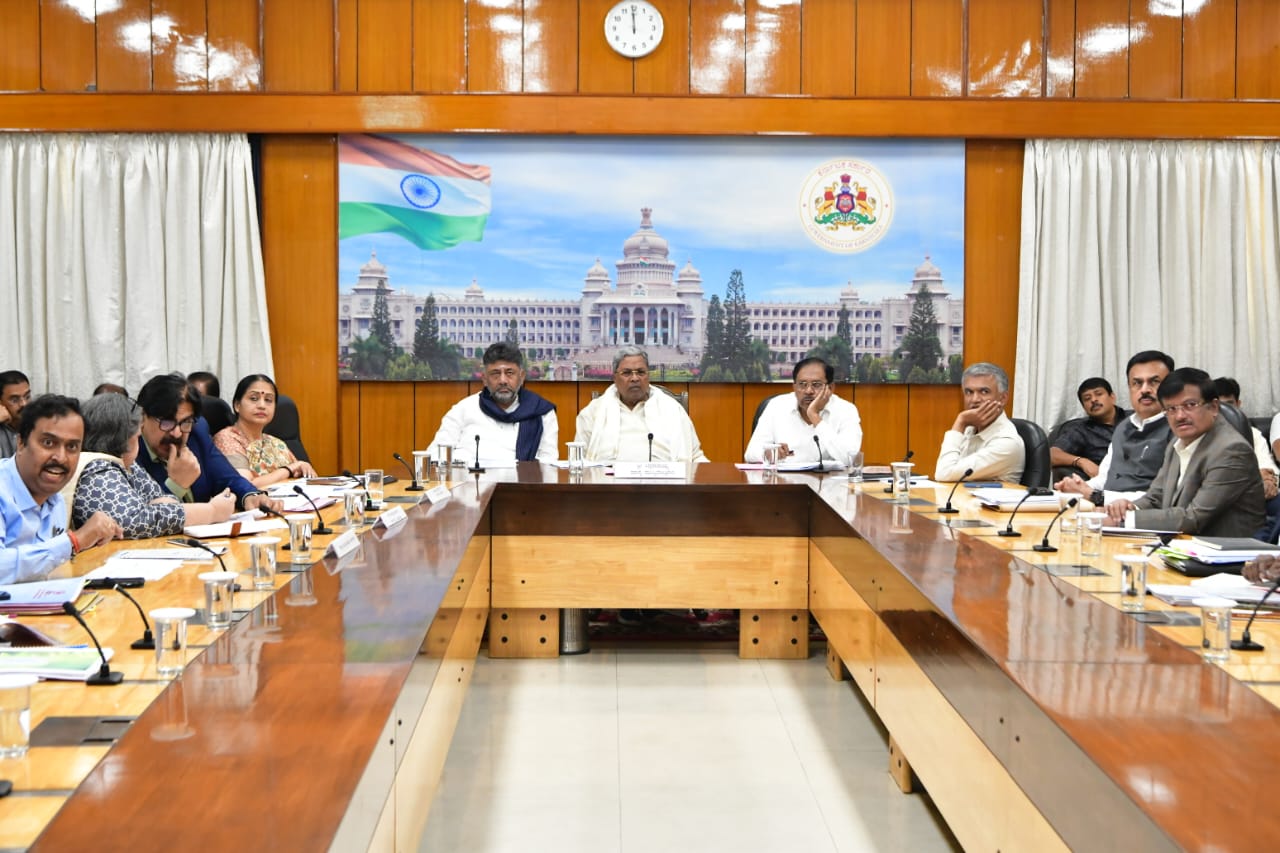 ಮೈಕ್ರೋ ಫೈನಾನ್ಸ್ ಸಭೆಯಲ್ಲಿ ಮುಖ್ಯಮಂತ್ರಿ ಸಿದ್ದರಾಮಯ್ಯ ಅವರು ಸಭೆಯ ಮುಂದಿಟ್ಟ ಖಾರವಾದ ಪ್ರಶ್ನೆಗಳು ಏನು ? ಮೈಕ್ರೋ ಫೈನಾನ್ಸ್ ಸಭೆಯಲ್ಲಿ ಮುಖ್ಯಮಂತ್ರಿ ಸಿದ್ದರಾಮಯ್ಯ ಅವರು ಸಭೆಯ ಮುಂದಿಟ್ಟ ಖಾರವಾದ ಪ್ರಶ್ನೆಗಳು ಏನು ?
