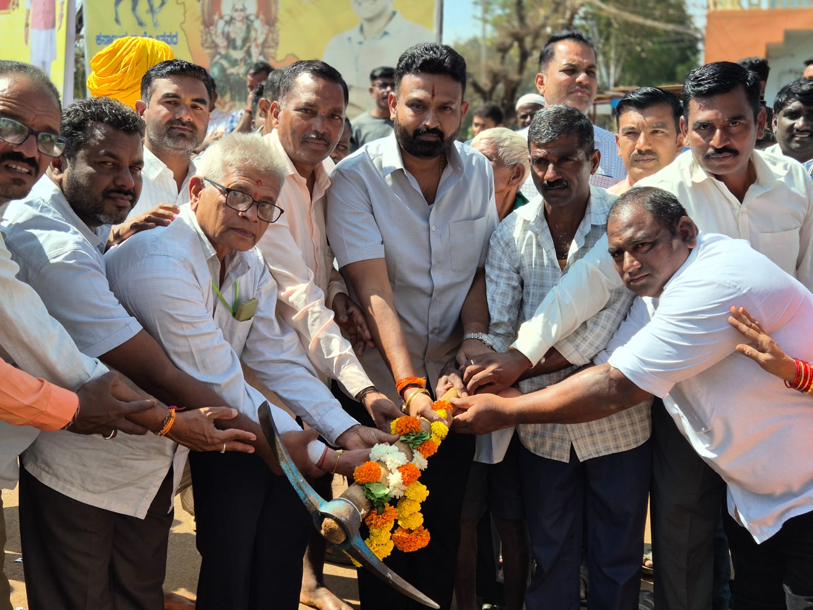 3.50 ಕೋಟಿ ರೂ. ವೆಚ್ಚದ ಕಾಮಗಾರಿಗಳಿಗೆ ಚನ್ನರಾಜ ಹಟ್ಟಿಹೊಳಿ ಚಾಲನೆ