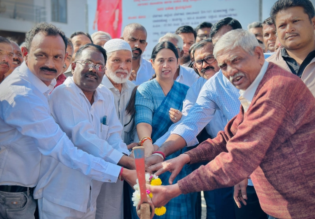 ಬಾಕ್ಸೈಟ್ ರಸ್ತೆ ಕಾಮಗಾರಿಗೆ ಸಚಿವೆ ಲಕ್ಷ್ಮೀ ಹೆಬ್ಬಾಳಕರ್ ಭೂಮಿ ಪೂಜೆ