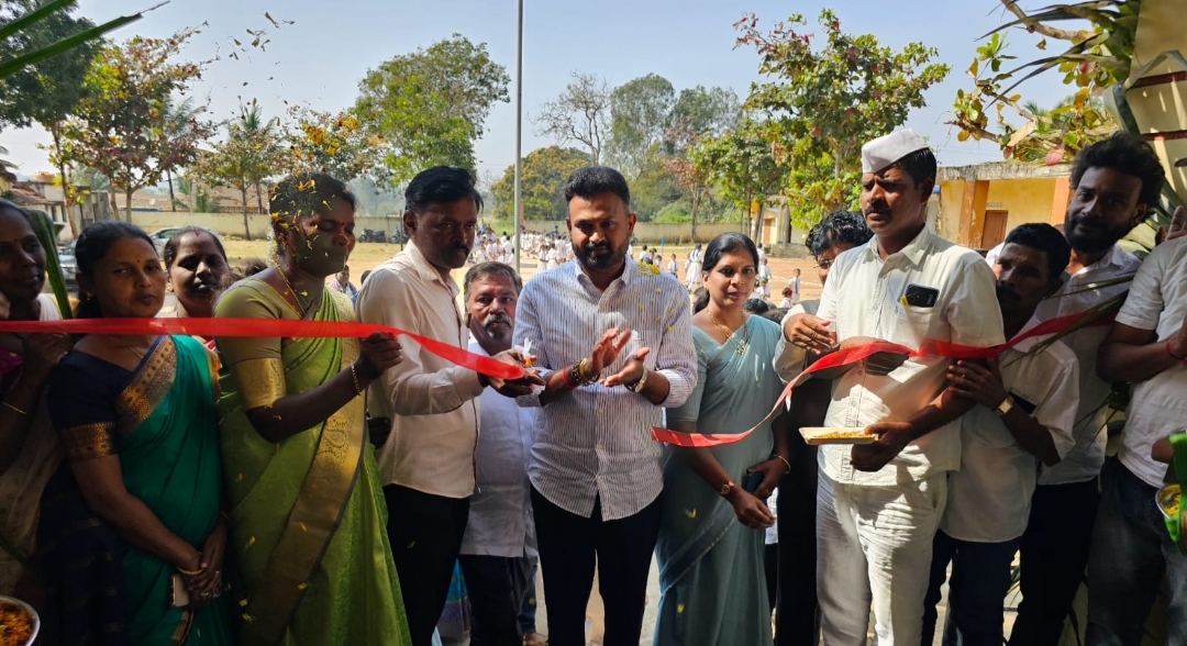 ಶಾಲಾ ಕೊಠಡಿಗಳ ಉದ್ಘಾಟನೆ, ಗ್ರಾಮ ಪಂಚಾಯಿತಿ ಕಟ್ಟಡಕ್ಕೆ ಪೂಜೆ ನೆರವೇರಿಸಿದ ಚನ್ನರಾಜ ಹಟ್ಟಿಹೊಳಿ