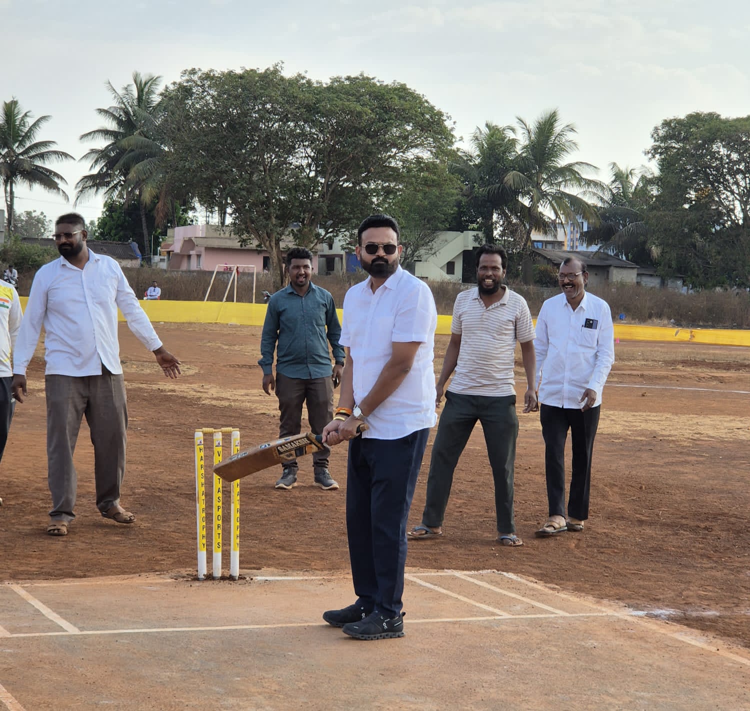 ಹರ್ಷ ಟ್ರೋಫಿ ಕ್ರಿಕೆಟ್ ಪಂದ್ಯಾವಳಿಗೆ ಚನ್ನರಾಜ ಹಟ್ಟಿಹೊಳಿ ಚಾಲನೆ ಹರ್ಷ ಟ್ರೋಫಿ ಕ್ರಿಕೆಟ್ ಪಂದ್ಯಾವಳಿಗೆ ಚನ್ನರಾಜ ಹಟ್ಟಿಹೊಳಿ ಚಾಲನೆ