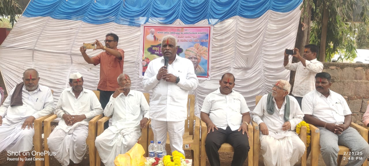 ಢವಳೇಶ್ವರ ಶ್ರೀ ವೀರಾನಂದ ಮಠದ ಹತ್ತಿರ ರಾಜ್ಯಸಭಾ ಸಂಸದರ ಸ್ಥಳೀಯ ಪ್ರದೇಶ ಅಭಿವೃದ್ಧಿ ಯೋಜನೆಯಡಿ ಸಮುದಾಯ ಭವನ ನಿರ್ಮಾಣ ಕಾಮಗಾರಿಗೆ ಈರಣ್ಣ ಕಡಾಡಿ ಭೂಮಿ ಪೂಜೆ