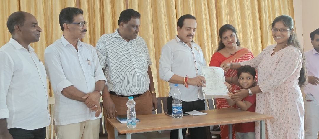 ಬಜತ್ತೂರಿನಲ್ಲಿ ಅಕ್ರಮ ಸಕ್ರಮ ಬೈಠಕ್ : ತಾಲೂಕು ಕಚೇರಿಯಲ್ಲಿ ಧೂಳುಹಿಡಿದಿದ್ದ ಕಡತಗಳು ಜನರ ಮನೆ ಬಾಗಿಲಿಗೆ ತಲುಪಿಸಿದ್ದೇನೆ: ಶಾಸಕ ಅಶೋಕ್ ರೈ