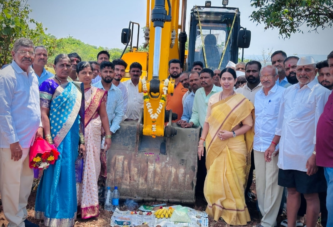 ಸಂಪರ್ಕ ರಸ್ತೆ ಕಾಮಗಾರಿಗೆ ಪೂಜೆ ಸಲ್ಲಿಸಿದ ಸಚಿವೆ ಲಕ್ಷ್ಮೀ ಹೆಬ್ಬಾಳಕರ್
