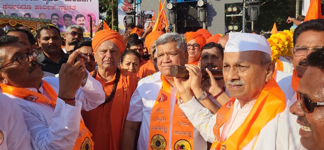 ಅದ್ದೂರಿಯಾಗಿ ನಡೆದ ಜಗಜ್ಯೋತಿ ಬಸವೇಶ್ವರ ಉತ್ಸವದ ಬೃಹತ್ ಮೆರವಣಿಗೆ