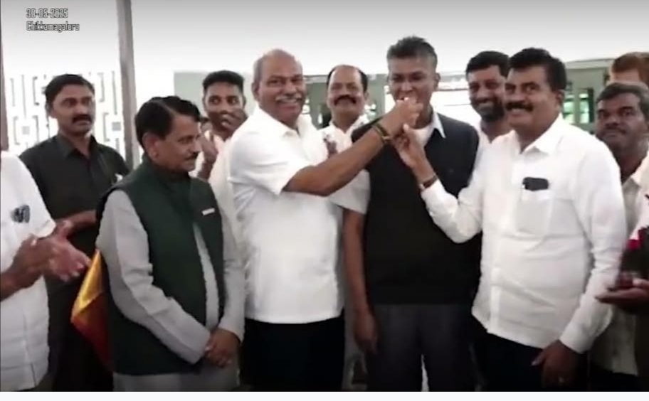 ಕೇಕ್ ಕತ್ತರಿಸಿ ಹುಟ್ಟು ಹಬ್ಬ ಆಚರಿಸಿಕೊಂಡ ಸತೀಶ ಜಾರಕಿಹೊಳಿ