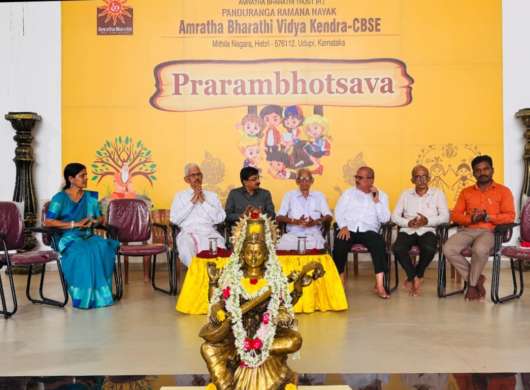 ಹೆಬ್ರಿ ಅಮೃತ ಭಾರತಿಯಲ್ಲಿ ವಿದ್ಯಾರ್ಥಿಗಳಿಗೆ ಶುಭ ತಿಲಕ ಇಟ್ಟು ಬರಮಾಡಿಕೊಂಡ ಅಪರೂಪದ ಕ್ಷಣ: ಶಿಕ್ಷಣದೊಂದಿಗೆ ಸಂಸ್ಕಾರ ಆದರ್ಶ ಜೀವನಕ್ಕೆ ಸಾಕಾರ ಹೆಬ್ರಿ ಅಮೃತ ಭಾರತಿಯಲ್ಲಿ ವಿದ್ಯಾರ್ಥಿಗಳಿಗೆ ಶುಭ ತಿಲಕ ಇಟ್ಟು ಬರಮಾಡಿಕೊಂಡ ಅಪರೂಪದ ಕ್ಷಣ: ಶಿಕ್ಷಣದೊಂದಿಗೆ ಸಂಸ್ಕಾರ ಆದರ್ಶ ಜೀವನಕ್ಕೆ ಸಾಕಾರ