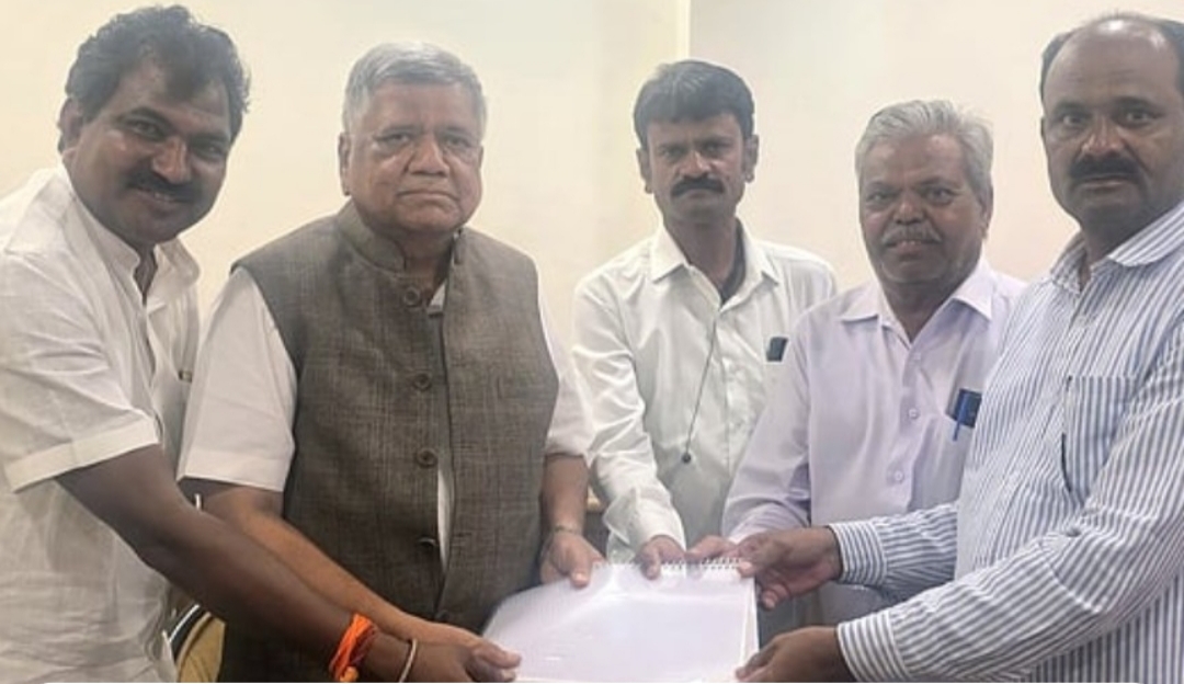 ಲೋಕಾಪುರದಿಂದ ಧಾರವಾಡ ರೈಲ್ವೆ ಮಾರ್ಗ ಪ್ರಯತ್ನ: ಸಂಸದ ಜಗದೀಶ ಶೆಟ್ಟರ ಲೋಕಾಪುರದಿಂದ ಧಾರವಾಡ ರೈಲ್ವೆ ಮಾರ್ಗ ಪ್ರಯತ್ನ: ಸಂಸದ ಜಗದೀಶ ಶೆಟ್ಟರ