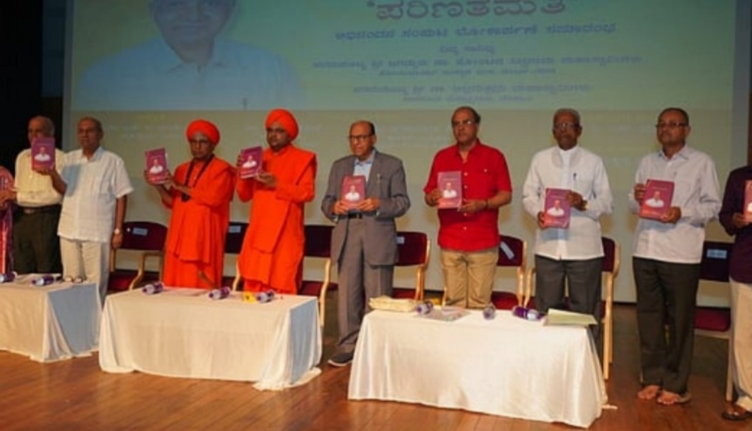 ಸಾಹಿತಿ ಬಸವರಾಜ ಜಗಜಂಪಿ ಅವರ ಅಭಿನಂದನಾ ಗ್ರಂಥ ‘ಪರಿಣತಮತಿ’ ಲೋಕಾರ್ಪಣೆ ಸಾಹಿತಿ ಬಸವರಾಜ ಜಗಜಂಪಿ ಅವರ ಅಭಿನಂದನಾ ಗ್ರಂಥ ‘ಪರಿಣತಮತಿ’ ಲೋಕಾರ್ಪಣೆ