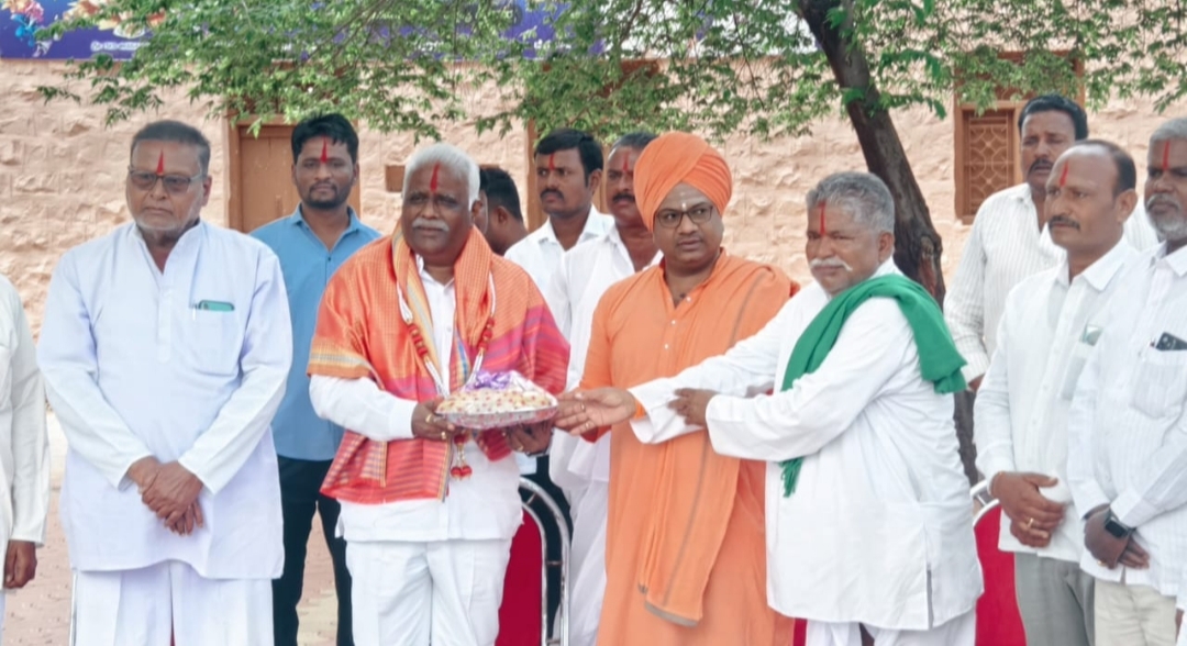 ಪ್ರತಿಷ್ಠೆಯ ಖರ್ಚುಗಳಿಗೆ ಕಡಿವಾಣ ಹಾಕಲು ಈರಣ್ಣ ಕಡಾಡಿ ಸಲಹೆ ಪ್ರತಿಷ್ಠೆಯ ಖರ್ಚುಗಳಿಗೆ ಕಡಿವಾಣ ಹಾಕಲು ಈರಣ್ಣ ಕಡಾಡಿ ಸಲಹೆ