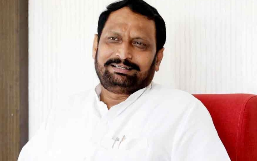 ಶಾಸಕ ಲಕ್ಷ್ಮಣ ಸವದಿ ಕಾರು ಅಪಘಾತ ಶಾಸಕ ಲಕ್ಷ್ಮಣ ಸವದಿ ಕಾರು ಅಪಘಾತ
