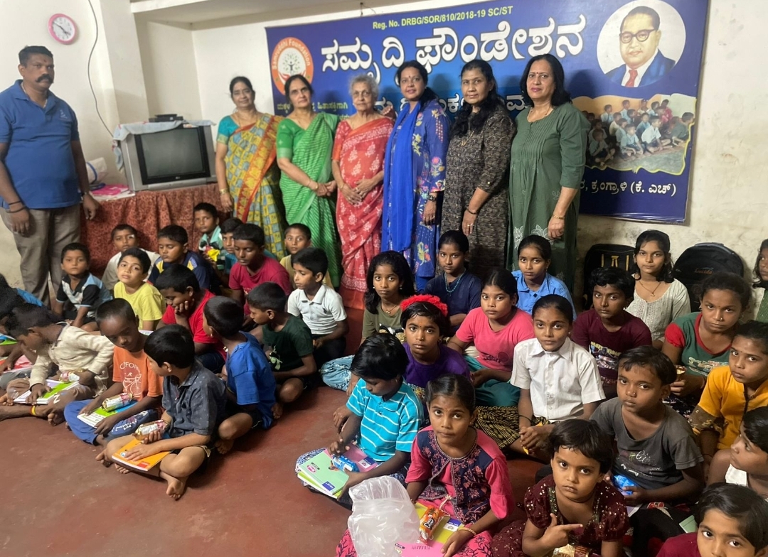 ವಿವಿಧ ವಸ್ತುಗಳನ್ನು ದೇಣಿಗೆ ನೀಡಿದ ಪ್ರಯತ್ನ ಸಂಘಟನೆ