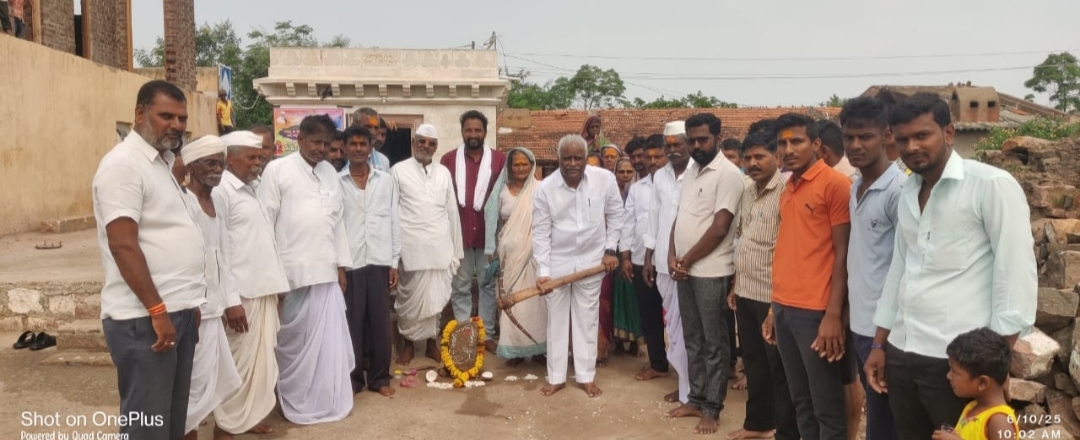 ಗುಜನಟ್ಟಿ : ಪ್ರಯಾಣಿಕರ ತಂಗುದಾಣ ನಿರ್ಮಾಣ ಕಾಮಗಾರಿಗೆ ಭೂಮಿ ಪೂಜೆ ನೆರವೇರಿಸಿದ ಈರಣ್ಣ ಕಡಾಡಿ
