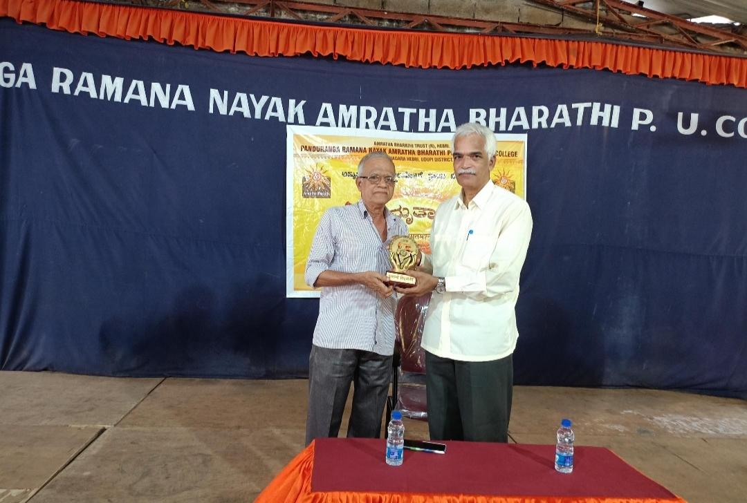 ಹೆಬ್ರಿ ಅಮೃತ ಭಾರತಿ: ಪುನಶ್ಚೇತನ ಕಾರ್ಯಕ್ರಮ ತಂದೆ-ತಾಯಿ ಹೇಳಿದ ಮಾತುಗಳನ್ನು ಯಾವಾಗಲೂ ನಿಷ್ಠೆಯಿಂದ ಕೇಳಬೇಕು-ಮುನಿರಾಜ ರೆಂಜಾಳ ಹೆಬ್ರಿ ಅಮೃತ ಭಾರತಿ: ಪುನಶ್ಚೇತನ ಕಾರ್ಯಕ್ರಮ ತಂದೆ-ತಾಯಿ ಹೇಳಿದ ಮಾತುಗಳನ್ನು ಯಾವಾಗಲೂ ನಿಷ್ಠೆಯಿಂದ ಕೇಳಬೇಕು-ಮುನಿರಾಜ ರೆಂಜಾಳ