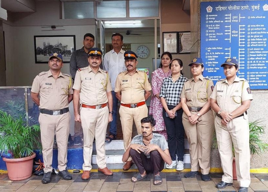 ಸಂಡೂರಿನಲ್ಲಿ ಸಿಕ್ಕಿಬಿದ್ದ ʼಬ್ಲ್ಯಾಕ್ ಮೇಲ್ʼ ಕಾಮುಕ ; ಈತನ ಮೊಬೈಲ್‌ ನಲ್ಲಿತ್ತು 13500ಕ್ಕೂ ಹೆಚ್ಚು ಮಹಿಳೆಯರ ಅಶ್ಲೀಲ ಫೋಟೋ, ವೀಡಿಯೊಗಳು !