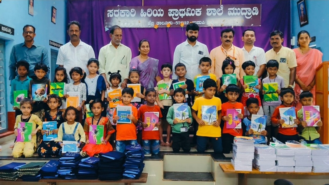 ಮುದ್ರಾಡಿ ಶಾಲೆಯಲ್ಲಿ ನೋಟ್ಸ್ ಪುಸ್ತಕ ಮತ್ತು ಸಮವಸ್ತ್ರ ವಿತರಣಾ ಕಾರ್ಯಕ್ರಮ